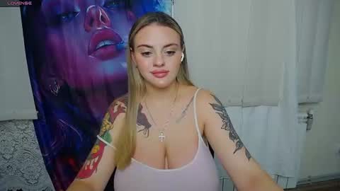 Snapshot of liliaterenzi_ chatting on July 13, 6:38 am Lilia online show from July 13, 6:38 am