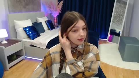 Lili Bakery online show from January 25, 3:30 am