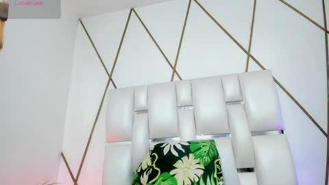 LIli cameron  online show from April 8, 11:32 am