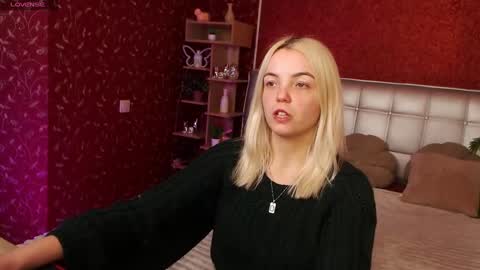 Lilie online show from February 5, 8:14 pm