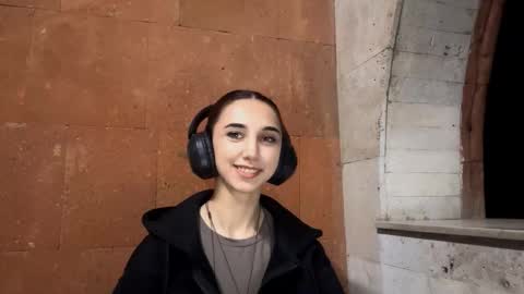 Lina online show from September 11, 10:10 pm