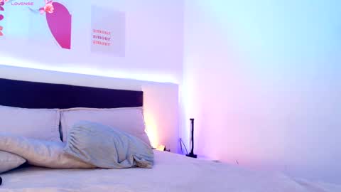 Lilith Savett online show from April 15, 7:58 pm