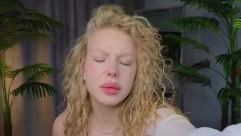 lililok101 online show from November 25, 2:22 am