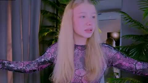 lililok101 online show from March 19, 3:32 am