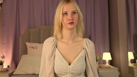 LiliMew online show from April 15, 3:24 am