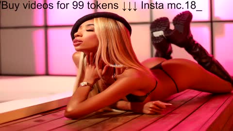 Snapshot of lilipinkette chatting on December 20, 4:53 am Lili online show from December 20, 4:53 am