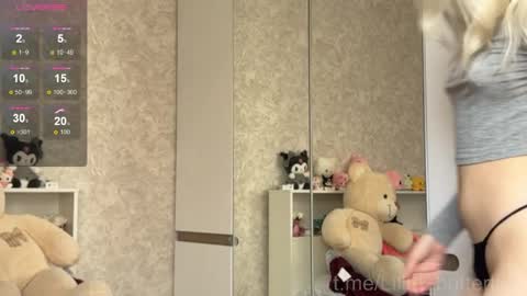 Snapshot of lilith_butterfly chatting on May 31, 12:01 pm Lilly online show from May 31, 12:01 pm