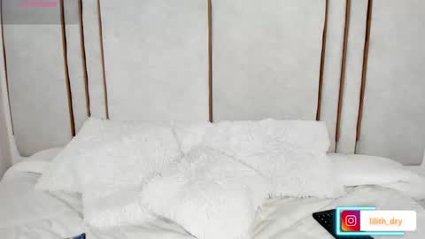 Snapshot of lilith_dry chatting on September 23, 4:21 pm lilith_dry online show from September 23, 4:21 pm