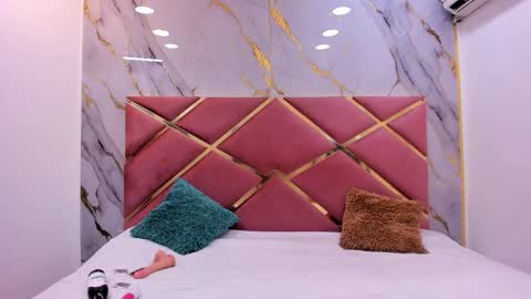 Snapshot of lilith_kramston chatting on February 18, 3:35 am Lilith online show from February 18, 3:35 am