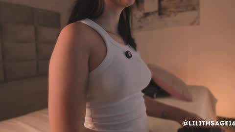 lilith_sage_ online show from April 6, 7:37 pm