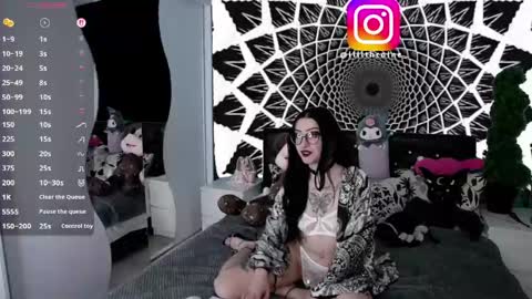 Lilith Caine online show from April 13, 4:45 pm