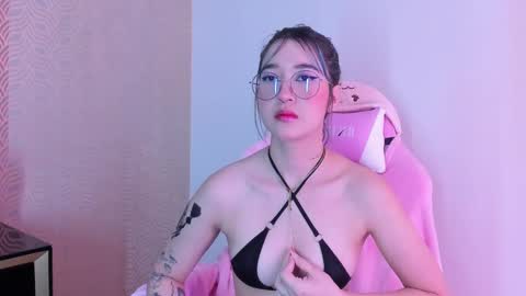 Snapshot of lilithcary chatting on January 28, 11:28 pm Lilith online show from January 28, 11:28 pm