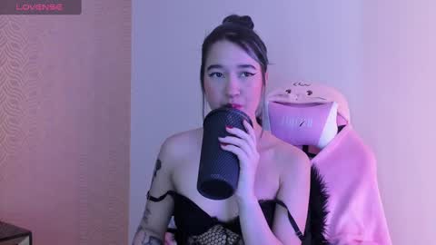 Snapshot of lilithcary chatting on February 4, 2:17 am Lilith online show from February 4, 2:17 am