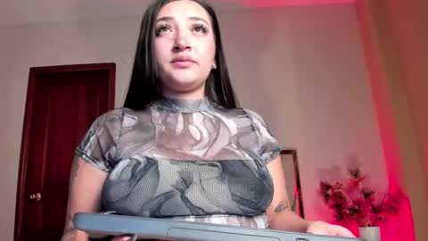 Snapshot of lilithesme chatting on October 26, 12:05 am LilithEsme online show from October 26, 12:05 am