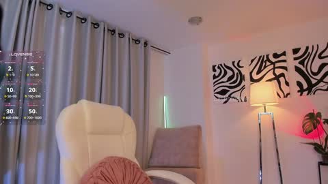 Snapshot of lilithhfosterr chatting on January 27, 8:39 pm Lili online show from January 27, 8:39 pm