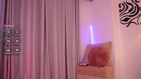 Snapshot of lilithhfosterr chatting on February 15, 12:04 am Lili online show from February 15, 12:04 am