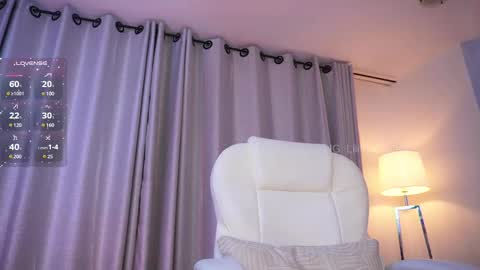 Snapshot of lilithhfosterr chatting on March 4, 12:18 am Lili online show from March 4, 12:18 am