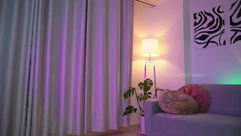 Snapshot of lilithhfosterr chatting on March 10, 11:38 pm Lili online show from March 10, 11:38 pm