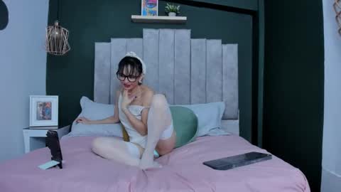 Snapshot of lilithmuller_new chatting on December 19, 7:10 pm Lili online show from December 19, 7:10 pm