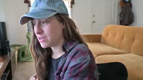 L online show from September 25, 4:32 pm