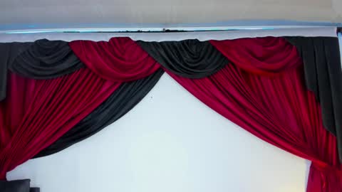 Snapshot of lilithsteinberg chatting on December 1, 7:03 pm jessi 3 online show from December 1, 7:03 pm