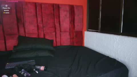 Snapshot of lilithvibe__ chatting on February 18, 6:37 pm LILITH online show from February 18, 6:37 pm