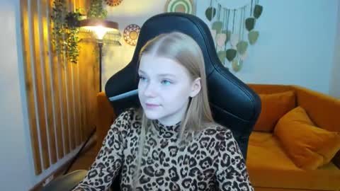 Snapshot of lilitrosen chatting on September 18, 5:26 pm lilitrosen online show from September 18, 5:26 pm