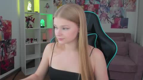 Snapshot of lilitrosen chatting on October 3, 6:27 pm lilitrosen online show from October 3, 6:27 pm