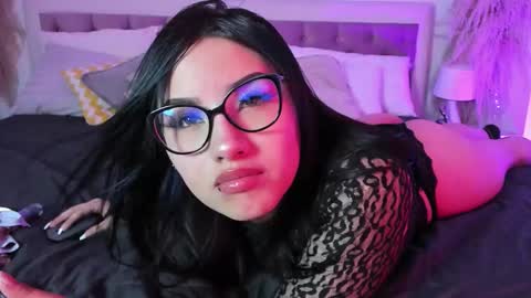 Snapshot of lilitth_isadore chatting on October 16, 8:10 pm Lily online show from October 16, 8:10 pm