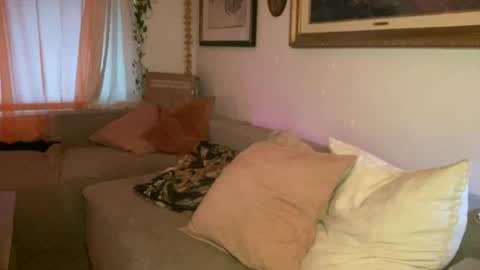 lilldaddysgirl online show from July 5, 3:23 am