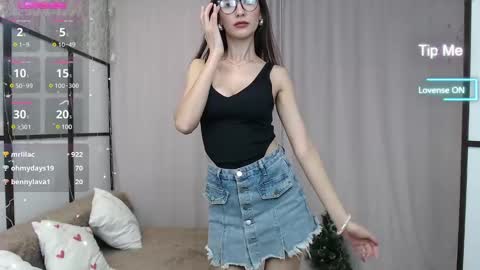 Snapshot of lillian_clark7 chatting on January 22, 11:45 am Lillian online show from January 22, 11:45 am