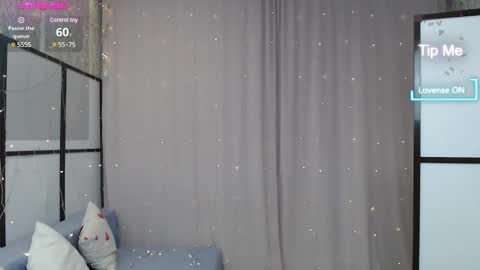 Snapshot of lillian_clark7 chatting on February 12, 7:44 am Lillian online show from February 12, 7:44 am