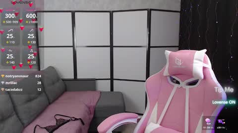 Snapshot of lillian_clark7 chatting on February 26, 12:25 pm Lillian online show from February 26, 12:25 pm