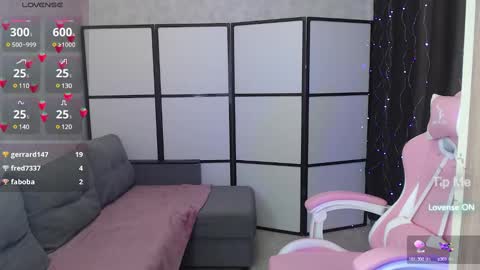 Snapshot of lillian_clark7 chatting on March 3, 10:17 am Lillian online show from March 3, 10:17 am