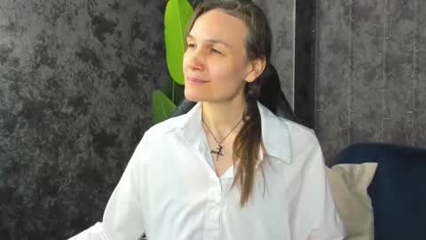 Snapshot of lillian_white1 chatting on April 26, 1:03 am lillian_white1 online show from April 26, 1:03 am