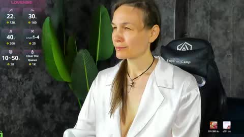 Snapshot of lillian_white1 chatting on June 8, 12:36 am lillian_white1 online show from June 8, 12:36 am