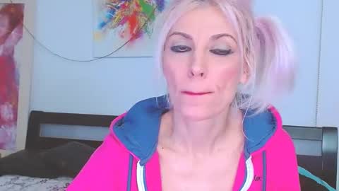 Lara online show from February 20, 7:19 pm