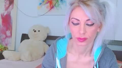 Lara online show from March 8, 10:57 pm