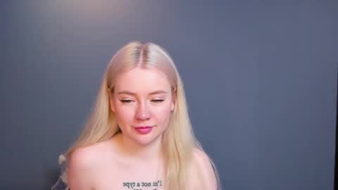 lillie_berry online show from April 14, 5:35 am