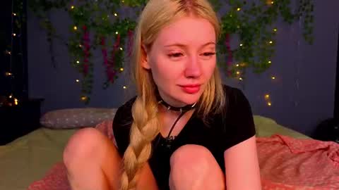 Snapshot of lillie_berry chatting on July 17, 5:14 am lillie_berry online show from July 17, 5:14 am