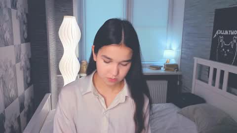 Celina Lillie online show from March 15, 10:32 am