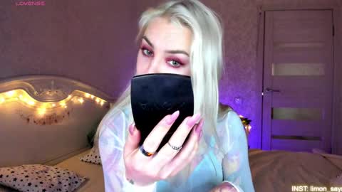 LilliMoore online show from May 24, 11:54 pm