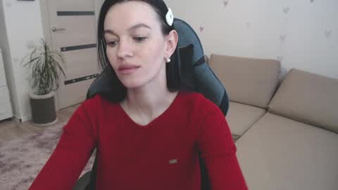 lilliyves online show from April 9, 11:26 am