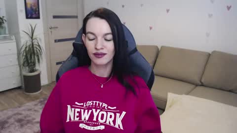 lilliyves online show from May 31, 4:36 pm