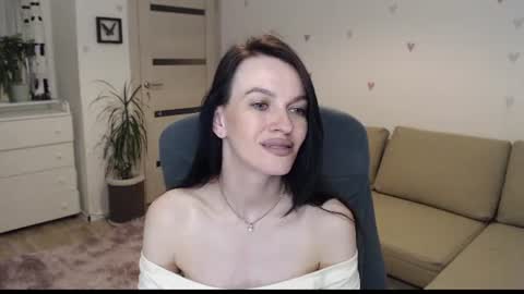 Snapshot of lilliyves chatting on July 14, 8:25 pm lilliyves online show from July 14, 8:25 pm