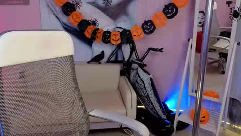 Snapshot of lilly_4u chatting on November 6, 9:15 pm Lilly online show from November 6, 9:15 pm