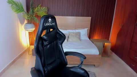 L I L L Y online show from February 6, 11:26 pm