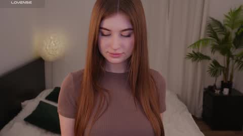 Lilly Colins online show from January 4, 6:19 pm