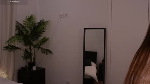 Lilly Colins online show from January 16, 2:51 pm