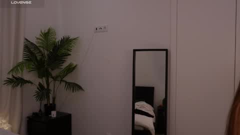 Lilly Colins online show from January 16, 9:19 pm